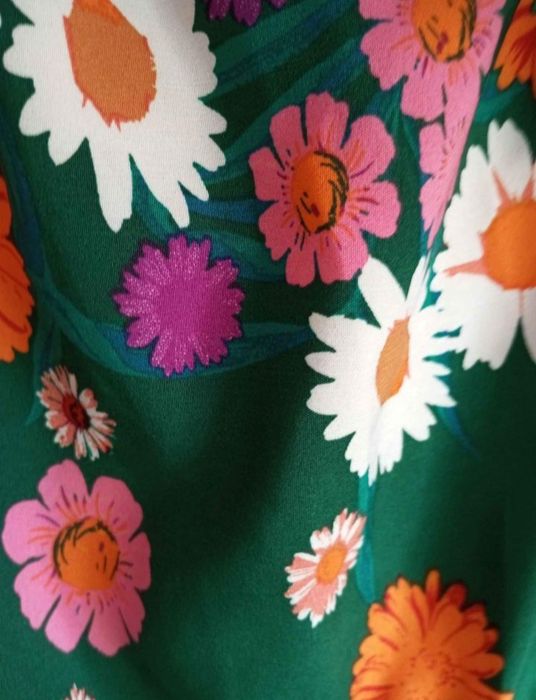 Vestido comprido verde com padrão floral tamanho 44