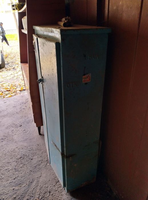 Продам металлический шкаф