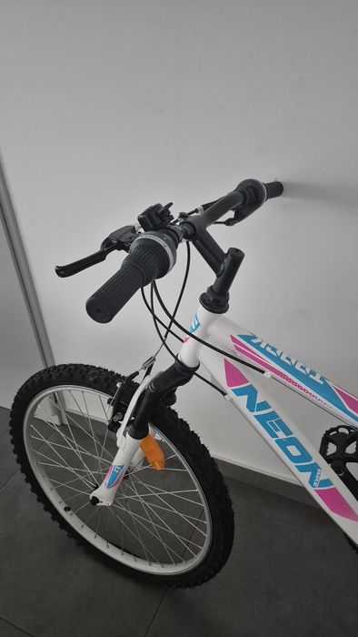 Bicicleta BTT Neon Roda 24 – Excelente Estado