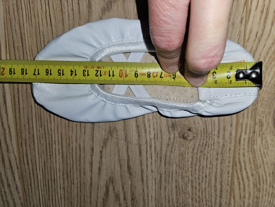 Baletki białe  nowe  4-6 lat