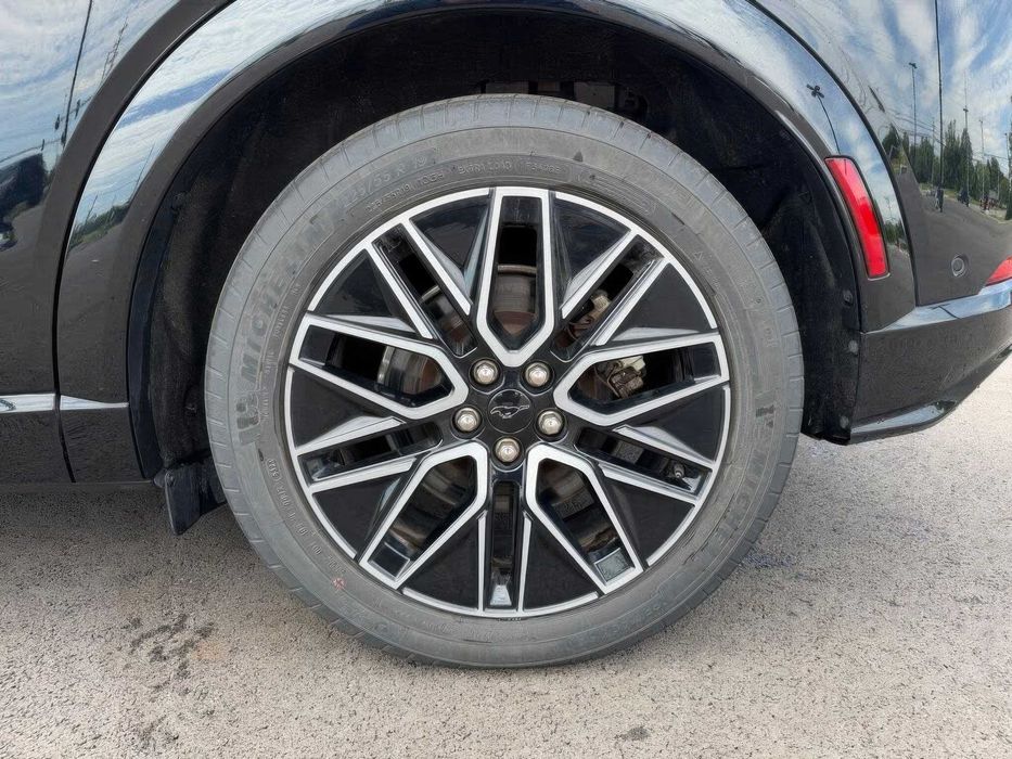Ford Mustang Mach-E Premium      2024