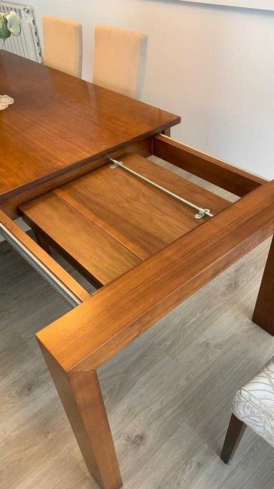 Mesa de Jantar Extensível (madeira maciça)
