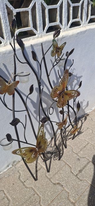 Decoração de Parede em Metal - Borboletas e Suportes para Velas (90cm)