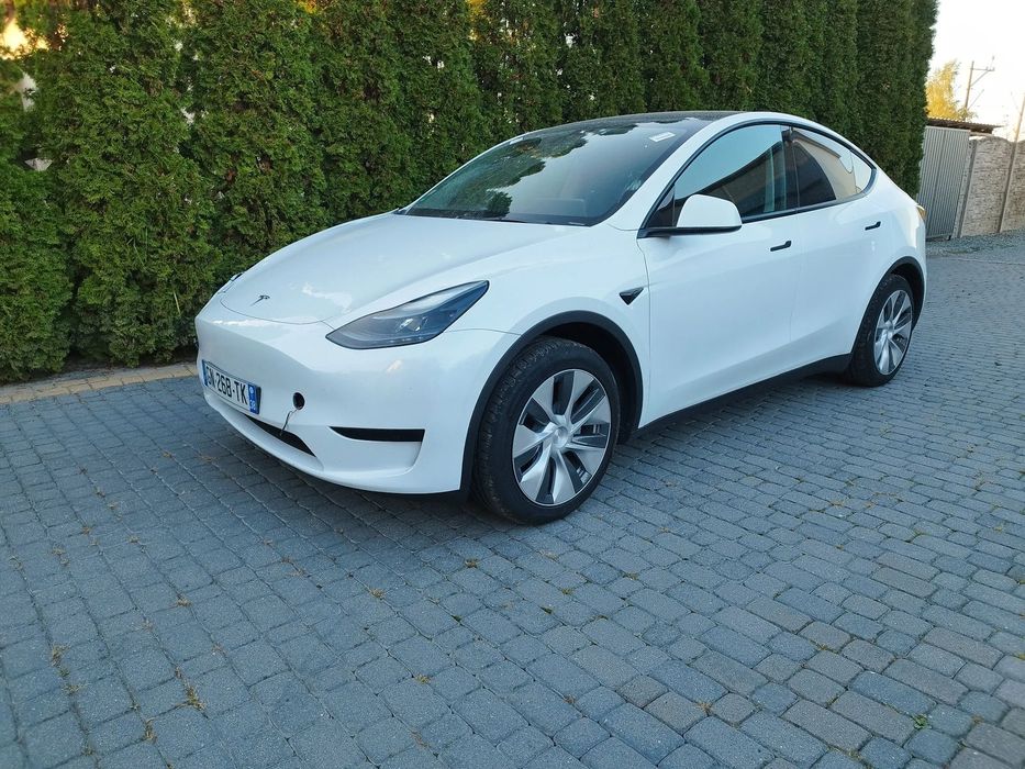Tesla Y