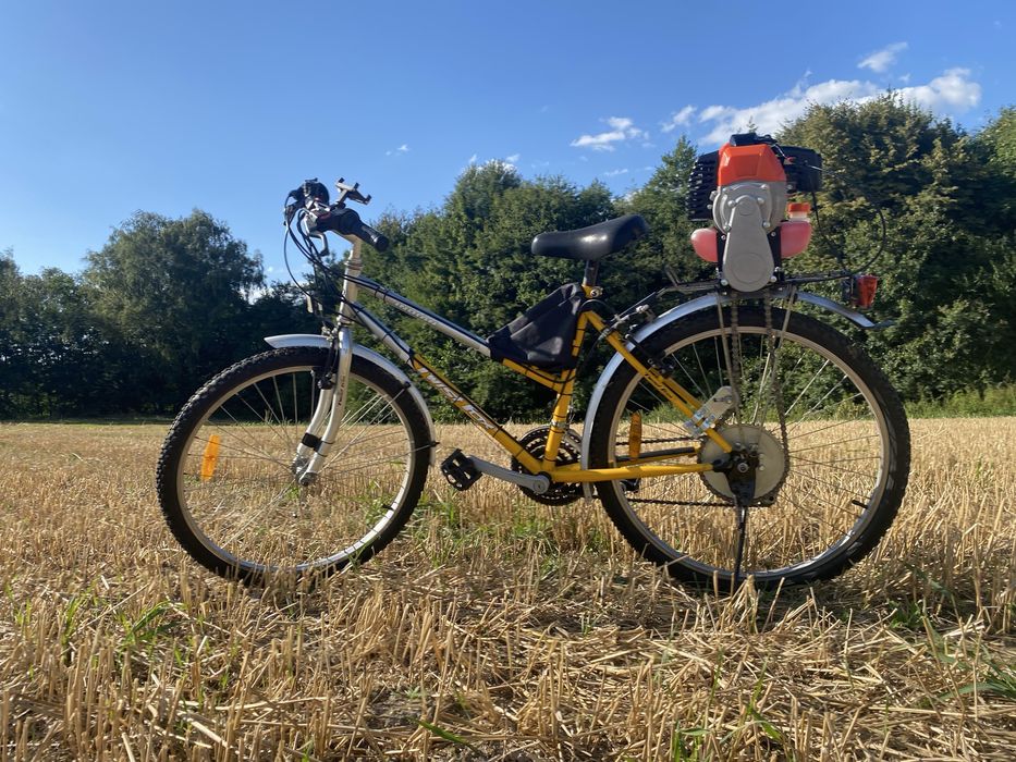 Rower z silnikiem od kosy spalinowej