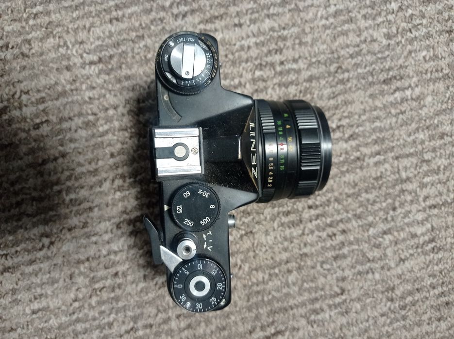 Фотоапарат Зенит и вспышка Чайка