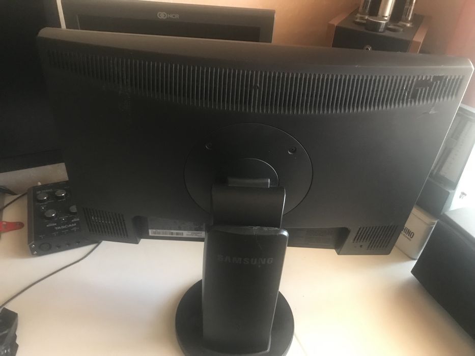 Монитор Samsung 2243bw 22"