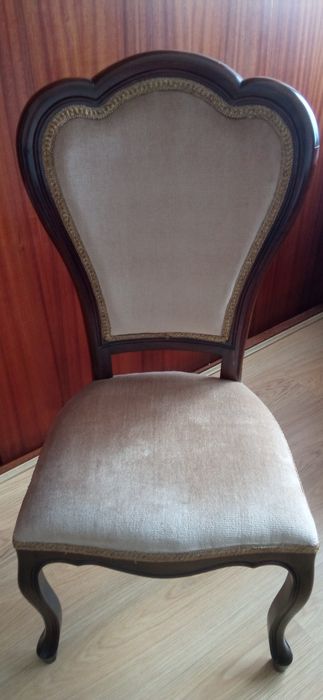 Cadeira em cerejeira estofada