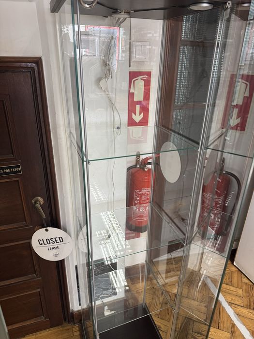 Vitrine de exposicão em vidro