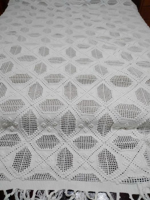 Colcha em renda feita à mão