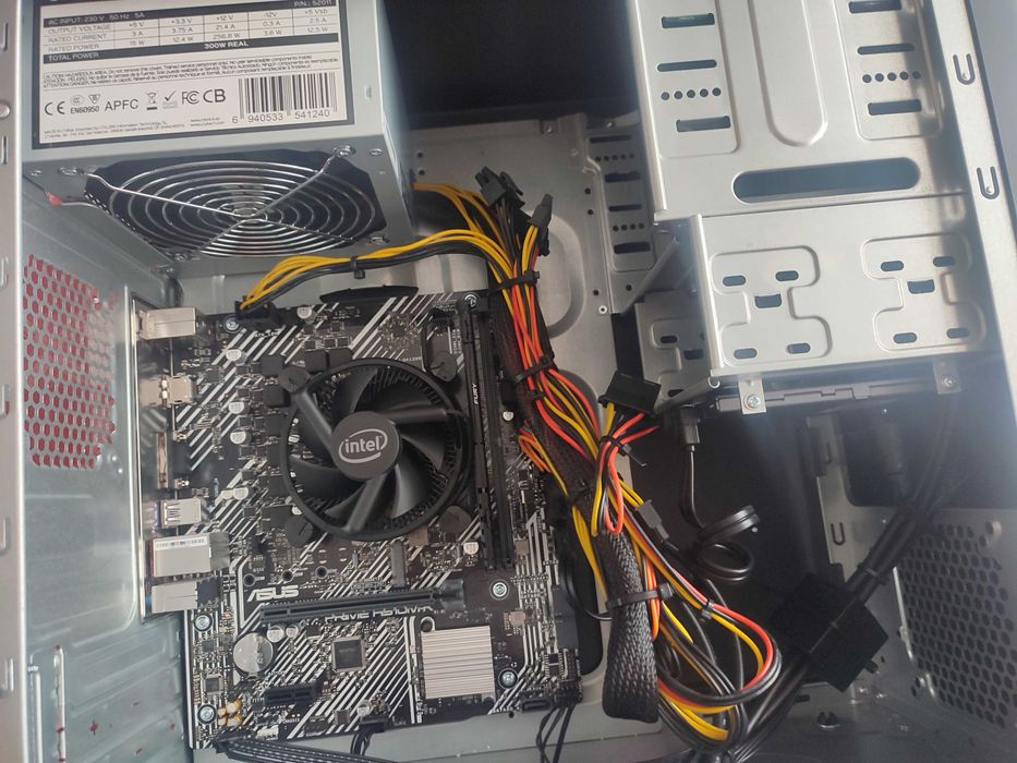 PC ASUS i7-10700/16GB/SSD 512GB/HDMI Computador