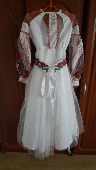 Плаття вишите для дівчинки