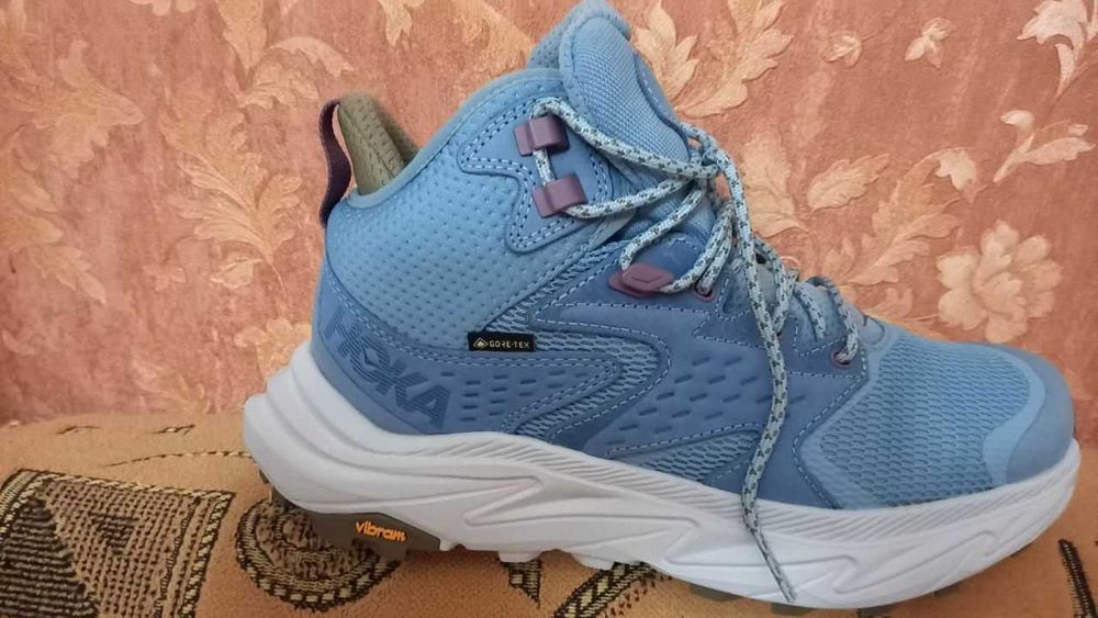 Продаю нові жіночі кросівки Hoka Anacapa 2