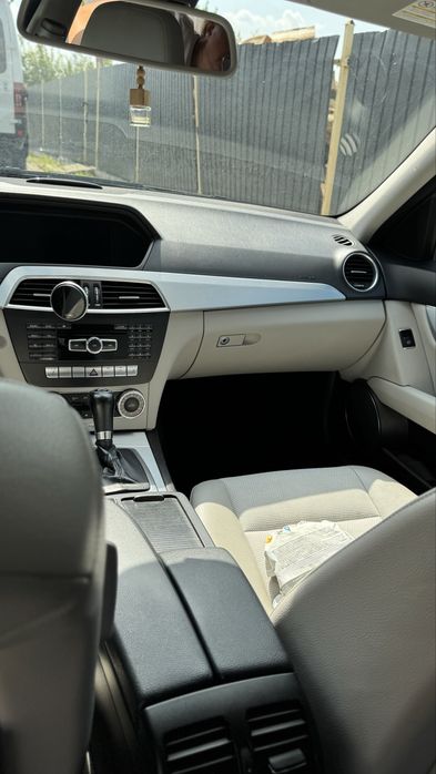 Mercedes-Benz C220 CDI Avangarde Universal 2.2 дизель  Автомат