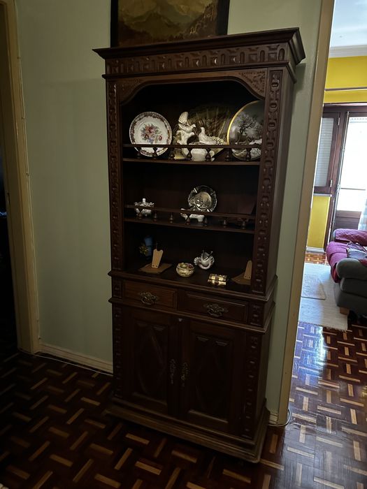 Estante/ armário madeira maciça com detalhes