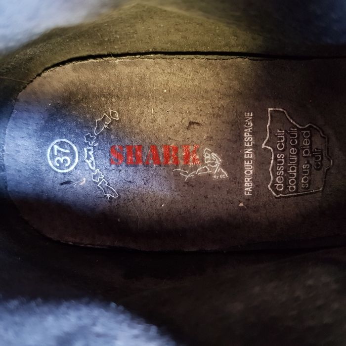 skorzane botki na koturnie