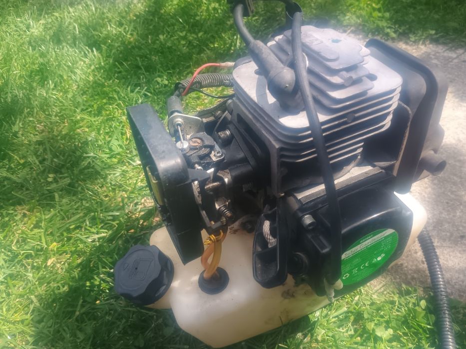 Kosa podkaszarka spalinowa z nowym silnikiem plus cały drugi w częścia