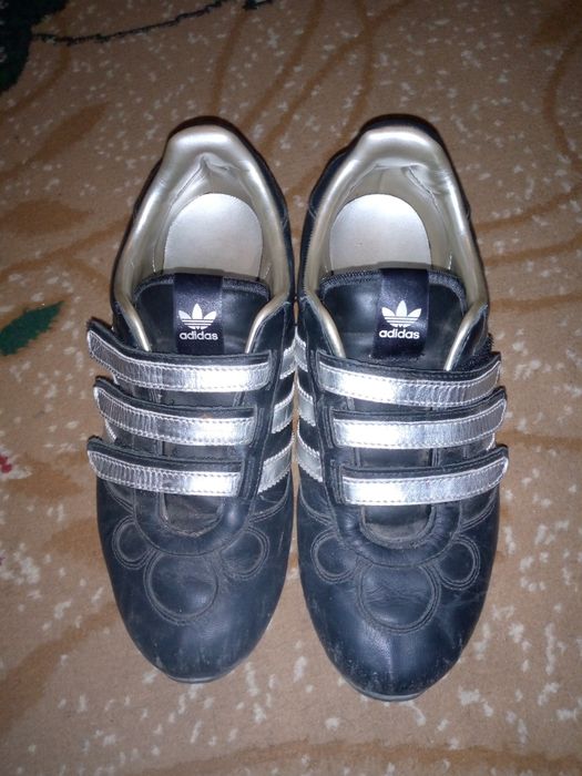 Кроссовки Adidas.