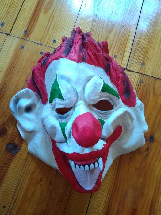 Маска страшного клоуна Джокера воно пеннивайз на Хеллоуин
