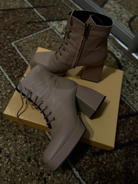 Черевики, ботинки Estro