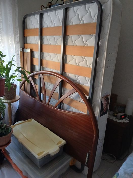 Cama de casal com estrado e colchão