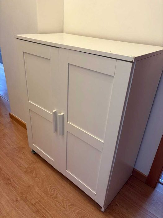 Armário BRIMNES IKEA branco — funcional a preço baixo!