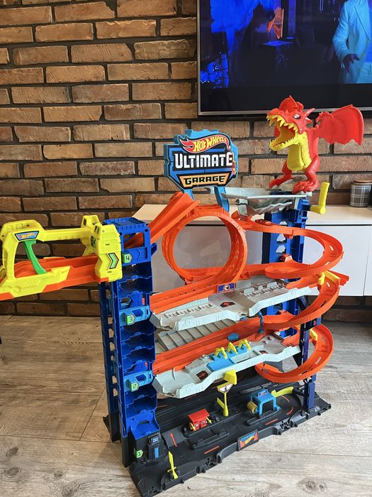 Hot wheels mega garaż