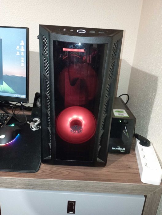 Vendo torre de PC com excelente desempenho.