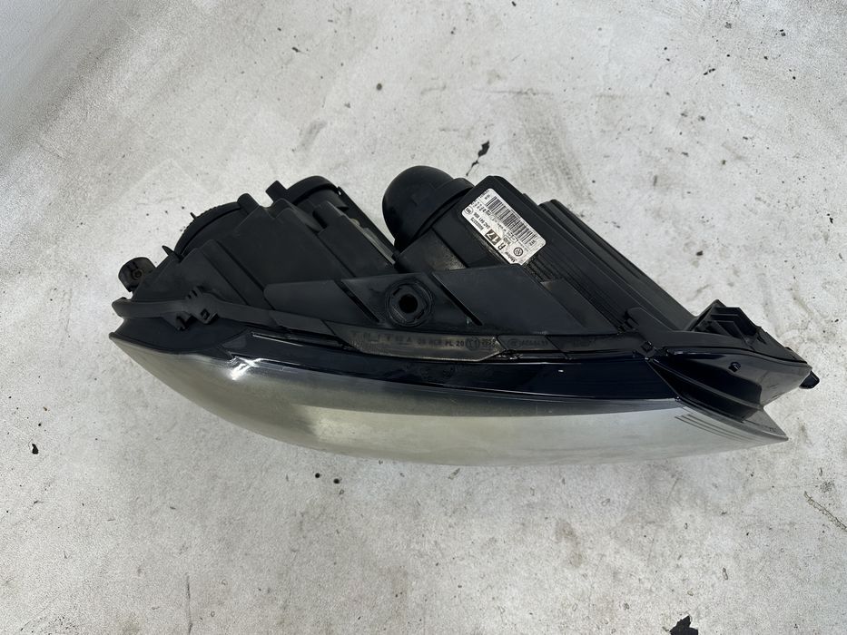 Volkswagen Passat B7 lampa reflektor prawy przedni przód UK VW