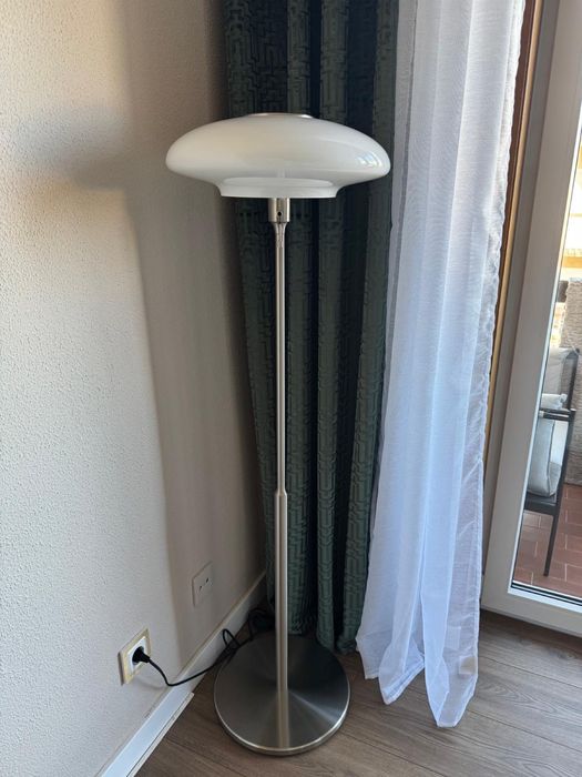 Candeeiro usado com cupula leitosa  IKEA TÄLLBYN