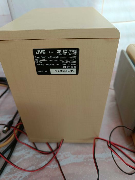 Wieża JVC UX-T770R z kolumnami i pilotem