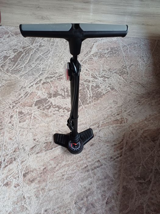 Pompka ręczna z manometrem nowa