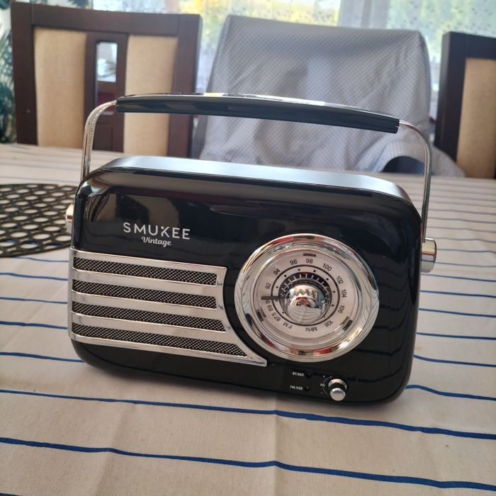 Czarne radio retro Smukee