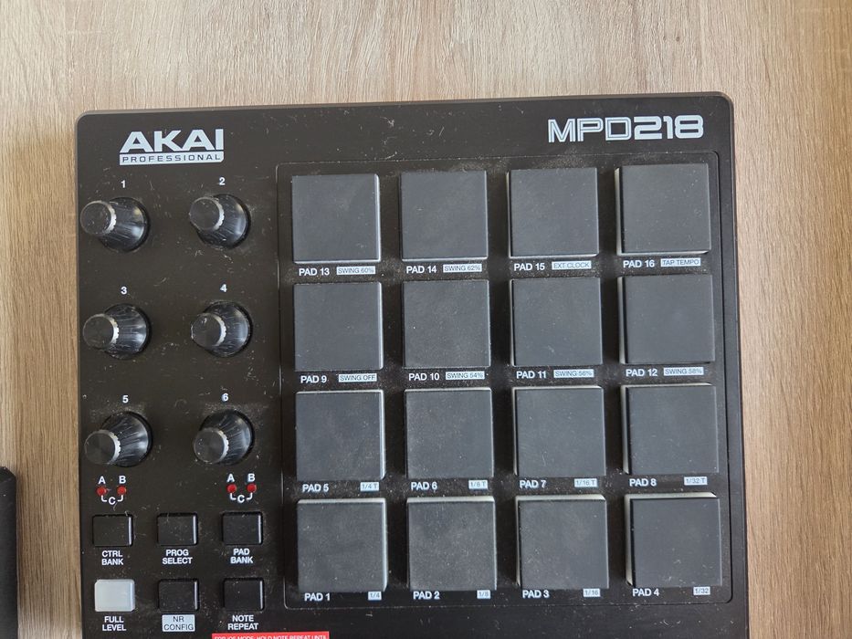 Akai mpd218 e hercúles impulse 300 e outros