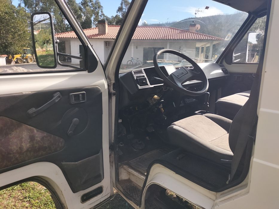 Nissan Trade com Grua
