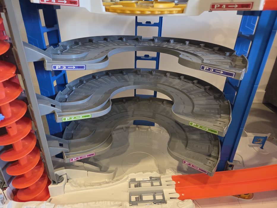 Hot wheels Super Ultimate Garage FDF25