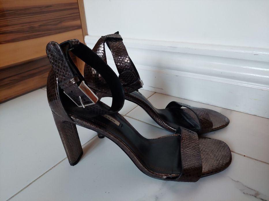 Buty na słupku ściętym Zara Basic rozm. 40-41