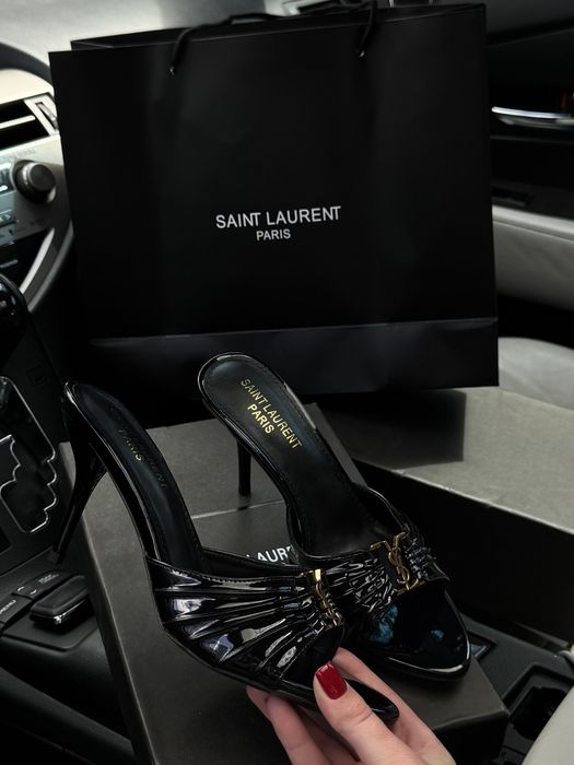 Мюлі відомого бренду YSL