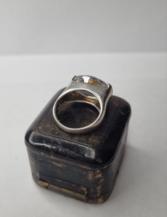 Pierścionek srebrny z cyrkonią srebro 925