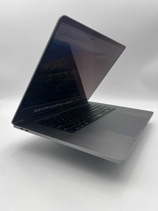 MacBook Pro 16" Touch Bar, 8-core CPU, 32 GB RAM, 1 TB SSD, AMD Radeon 8 GB64740525666179121