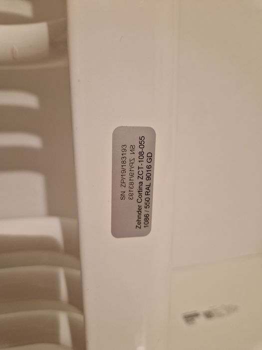 Grzejnik łazienkowy drabinkowy Zehnder Cortina 108,6x55 cm biały