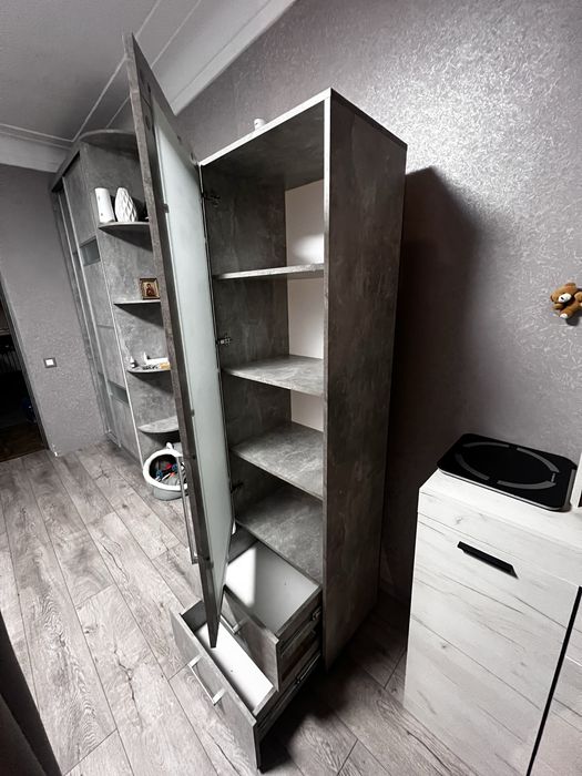 Продам пенал сервант новий