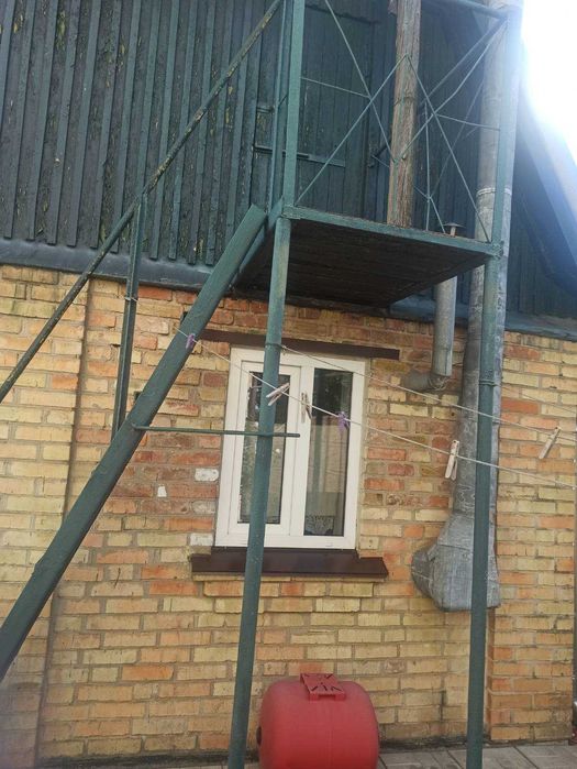 Продаж 147м будинку+будиночок для батьків з газовим опаленням.