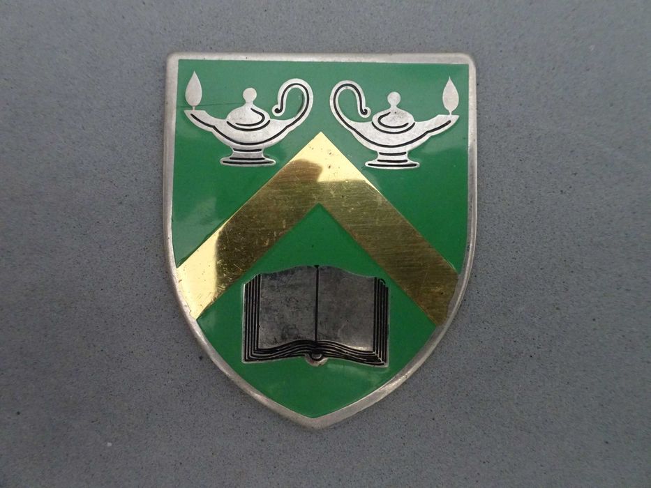 Antigo crachá militar português