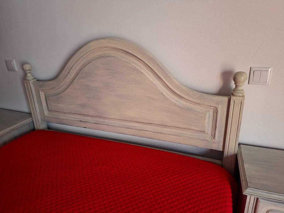 camas de casal em madeira maciça de castanho