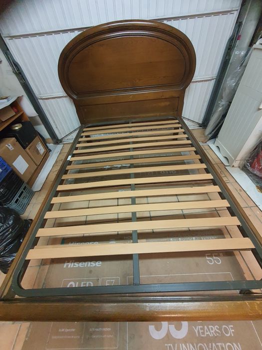 Não durma no chão. Cama em ótimo estado
