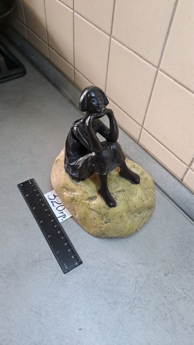 Статуетка ручноі роботи лита