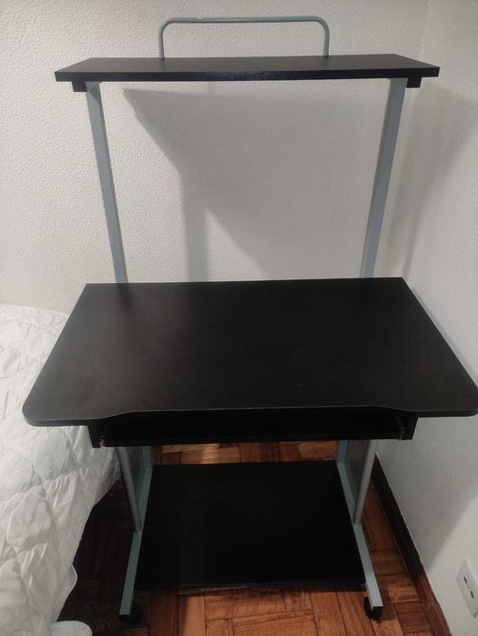 Secretária Para Computador, Pequena e Funcional - Cor Preto