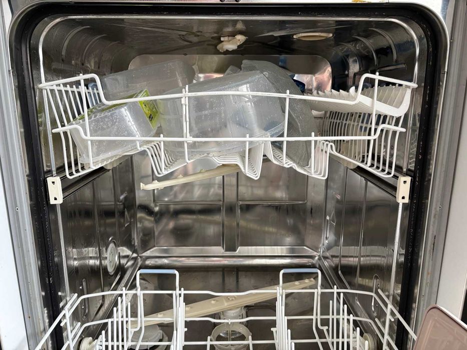 Máquina de loiça encastrável Whirlpool (60cm) – Preço de Oportunidade!