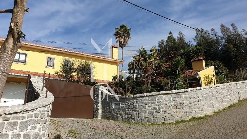 Land plot for construction with a total area of 727 m²